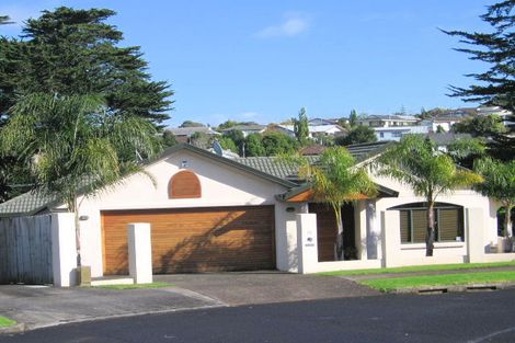Photo of property in 18 Woodview Rise, Botany Downs, Auckland, 2010
