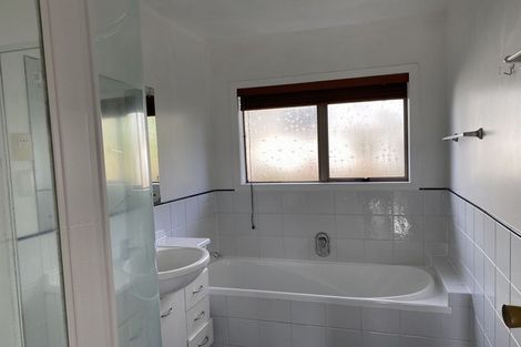 Photo of property in 4 Lynngate Place, Hillcrest, Auckland, 0627