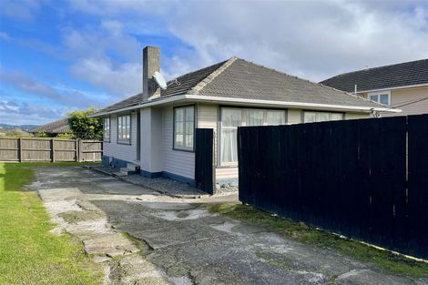 Photo of property in 12 Strid Road, Te Atatu South, Auckland, 0610