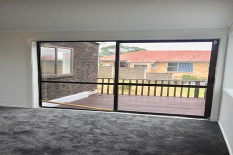 Photo of property in 18 Cliff View Drive, Green Bay, Auckland, 0604