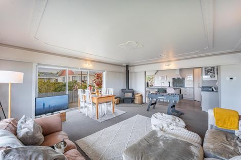 Photo of property in 30 Timaru Road, Waimate, 7924