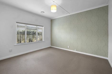 Photo of property in 27 List Street, Welbourn, New Plymouth, 4310