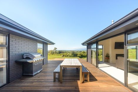 Photo of property in 48 Vaucluse Heights, Fitzherbert, Palmerston North, 4410