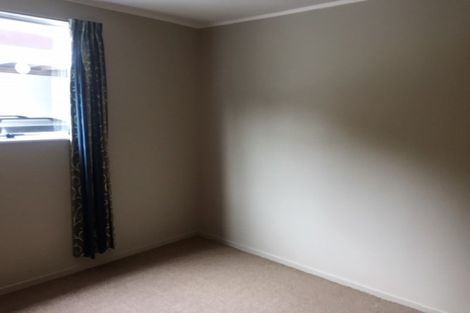 Photo of property in 13a Kingsbridge Place, Newlands, Wellington, 6037