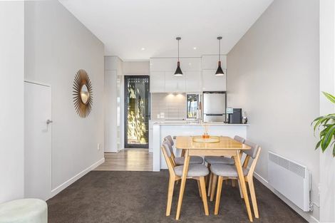 Photo of property in 2/6 Oswald Crescent, Paparangi, Wellington, 6037