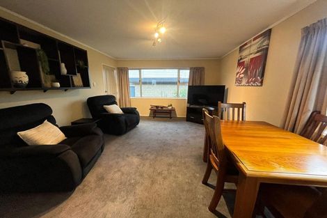 Photo of property in 4/305 Great North Road, Henderson, Auckland, 0612