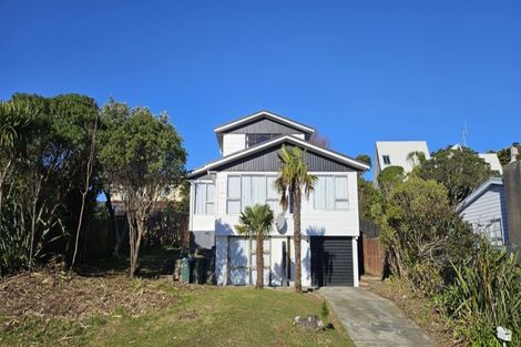 Photo of property in 114 Gloaming Hill, Titahi Bay, Porirua, 5022