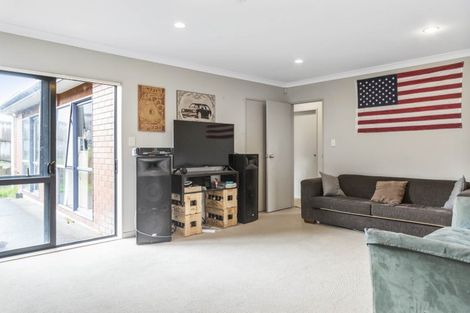 Photo of property in 3 Vadam Road, Massey, Auckland, 0614