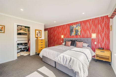 Photo of property in 1 Valley View Way, Timberlea, Upper Hutt, 5018