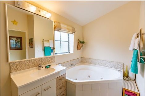 Photo of property in 11b Frimley Terrace, Waikanae Beach, Waikanae, 5036