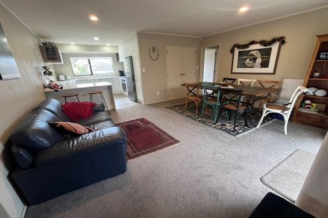 Photo of property in 15 Pinewood Grove, Botany Downs, Auckland, 2010