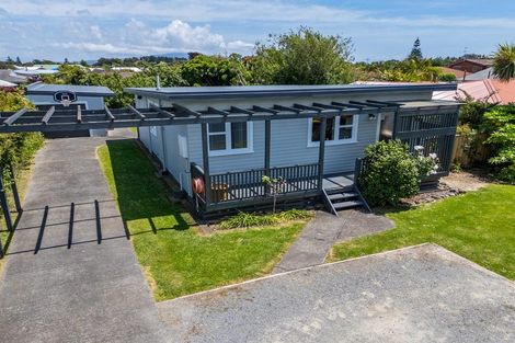 Photo of property in 10 Matai Street, Waikanae, 5036