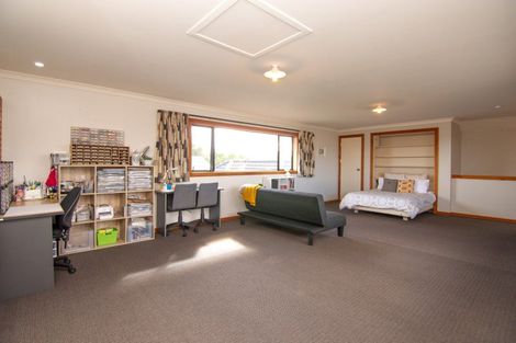 Photo of property in 7 Alpine Grove, Kelvin Grove, Palmerston North, 4414