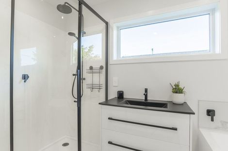 Photo of property in 301 Te Moana Road, Waikanae, 5036