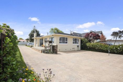Photo of property in 20 Peachgrove Road, Te Atatu Peninsula, Auckland, 0610