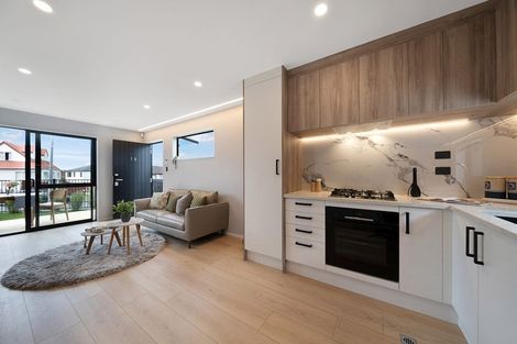 Photo of property in 1 Tacitus Place, Totara Vale, Auckland, 0629