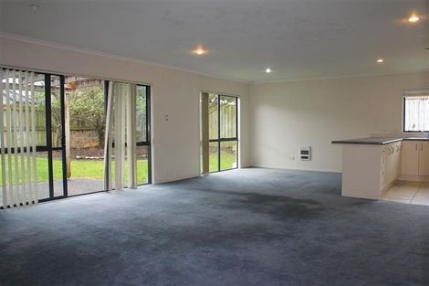 Photo of property in 27 Armoy Drive, East Tamaki, Auckland, 2016