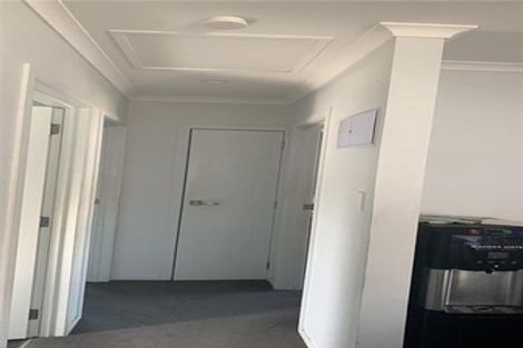 Photo of property in 16 Evans Road, Weymouth, Auckland, 2103