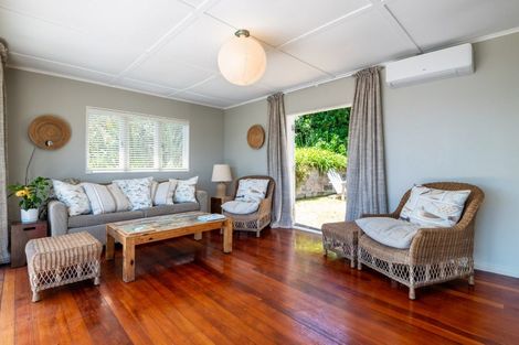 Photo of property in 20 Garden Road, Piha, 0772