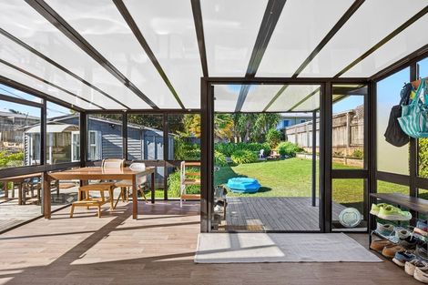 Photo of property in 2/7 Pomelo Road, Te Atatu South, Auckland, 0610