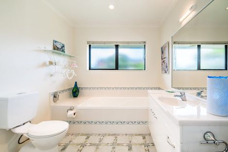 Photo of property in 52 Campion Road, Waikanae Beach, Waikanae, 5036