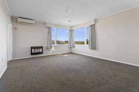 Photo of property in 3a Kinapori Terrace, Newlands, Wellington, 6037