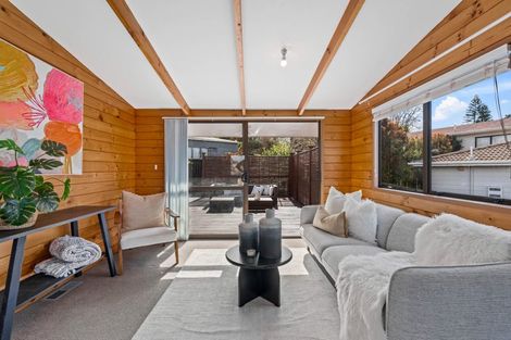 Photo of property in 5 Elizabeth Drive, West Harbour, Auckland, 0618