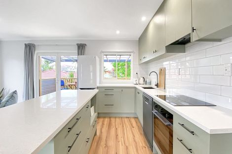 Photo of property in 2/62 Clayburn Road, Glen Eden, Auckland, 0602