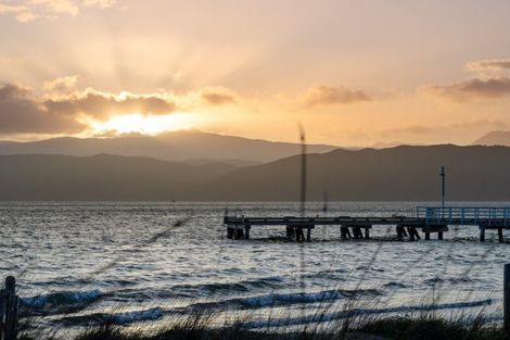 Photo of property in 81 Marine Parade, Seatoun, Wellington, 6022