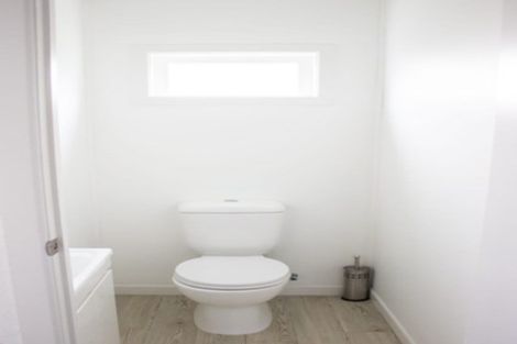 Photo of property in 1/54a Birkdale Road, Birkdale, Auckland, 0626