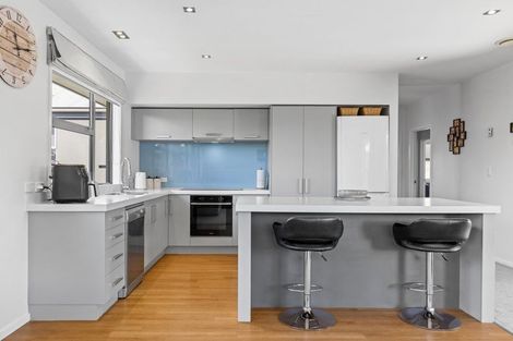 Photo of property in 30 De Castro Drive, Blenheim, 7201
