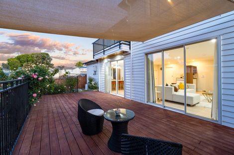 Photo of property in 38a Pokapu Street, Titirangi, Auckland, 0600