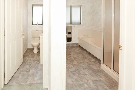 Photo of property in 11 Villa Grove, Ilam, Christchurch, 8041