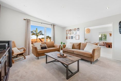 Photo of property in 115 Waldorf Crescent, Orewa, 0931