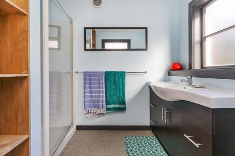 Photo of property in 124 Sutherland Road, Melrose, Wellington, 6023