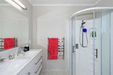 Photo of property in 33 Euphrasie Drive, Aidanfield, Christchurch, 8025