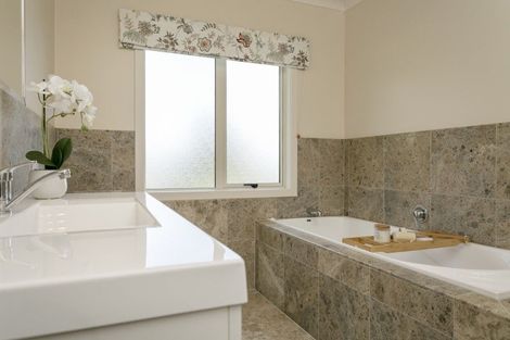 Photo of property in 24 Botanical Heights Drive, Waipahihi, Taupo, 3330