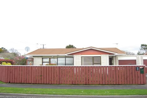 Photo of property in 1 Nursery Place, Westown, New Plymouth, 4310