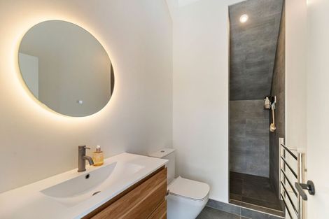 Photo of property in 5 Curvey Court, Jacks Point, 9371