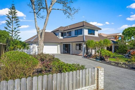 Photo of property in 22 Settlers Grove, Orewa, 0931