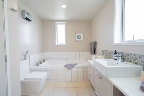 Photo of property in 140 Howden Street, Te Anau, 9600