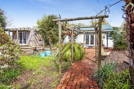 Photo of property in 150 Wirihana Road, Hawera, 4674