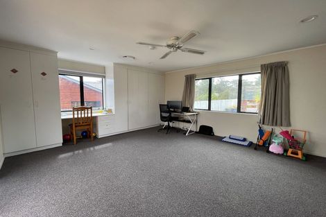 Photo of property in 5 Avonleigh Road, Green Bay, Auckland, 0604