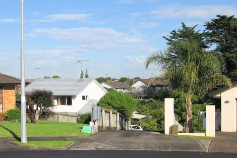 Photo of property in 2/16 Woodview Rise, Botany Downs, Auckland, 2010
