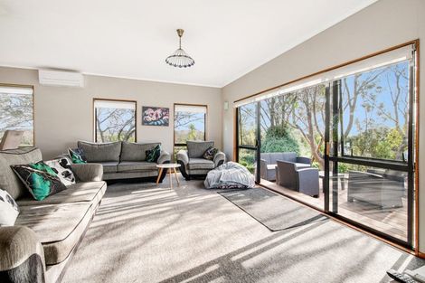 Photo of property in 2 Hand Road, Helensville, 0800