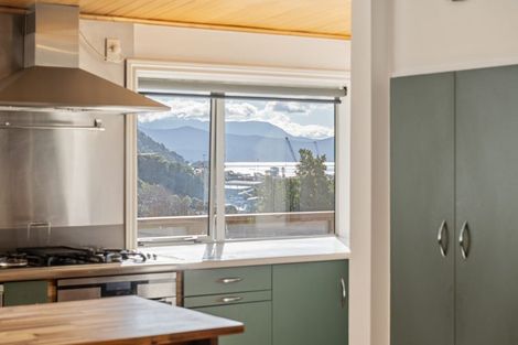 Photo of property in 14 Cornwall Street, Picton, 7220