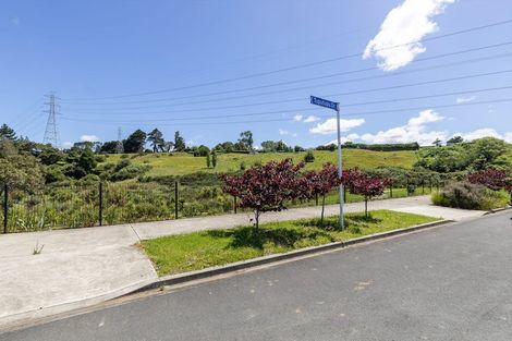 Photo of property in 12 Tuputupu Drive, Kumeu, 0810