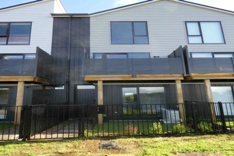 Photo of property in 2/504 Don Buck Road, Massey, Auckland, 0614