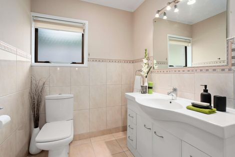 Photo of property in 90a Simmental Crescent, Somerville, Auckland, 2014