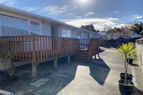Photo of property in 2/24 Hatherlow Street, Glenfield, Auckland, 0629